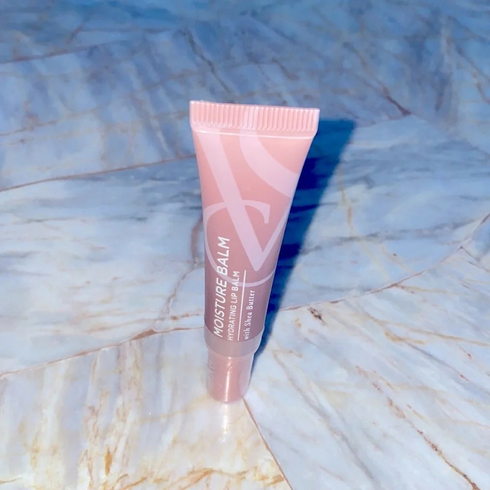 VS LIP Moisture Balm Hydrating Lip Balm •Shea butter & Vitamin E